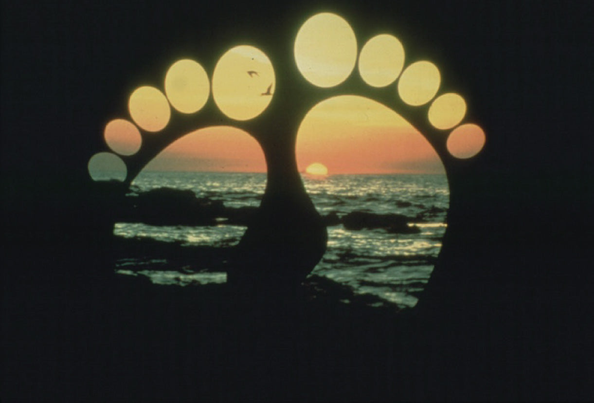 Hang Ten Feet logo with sunset